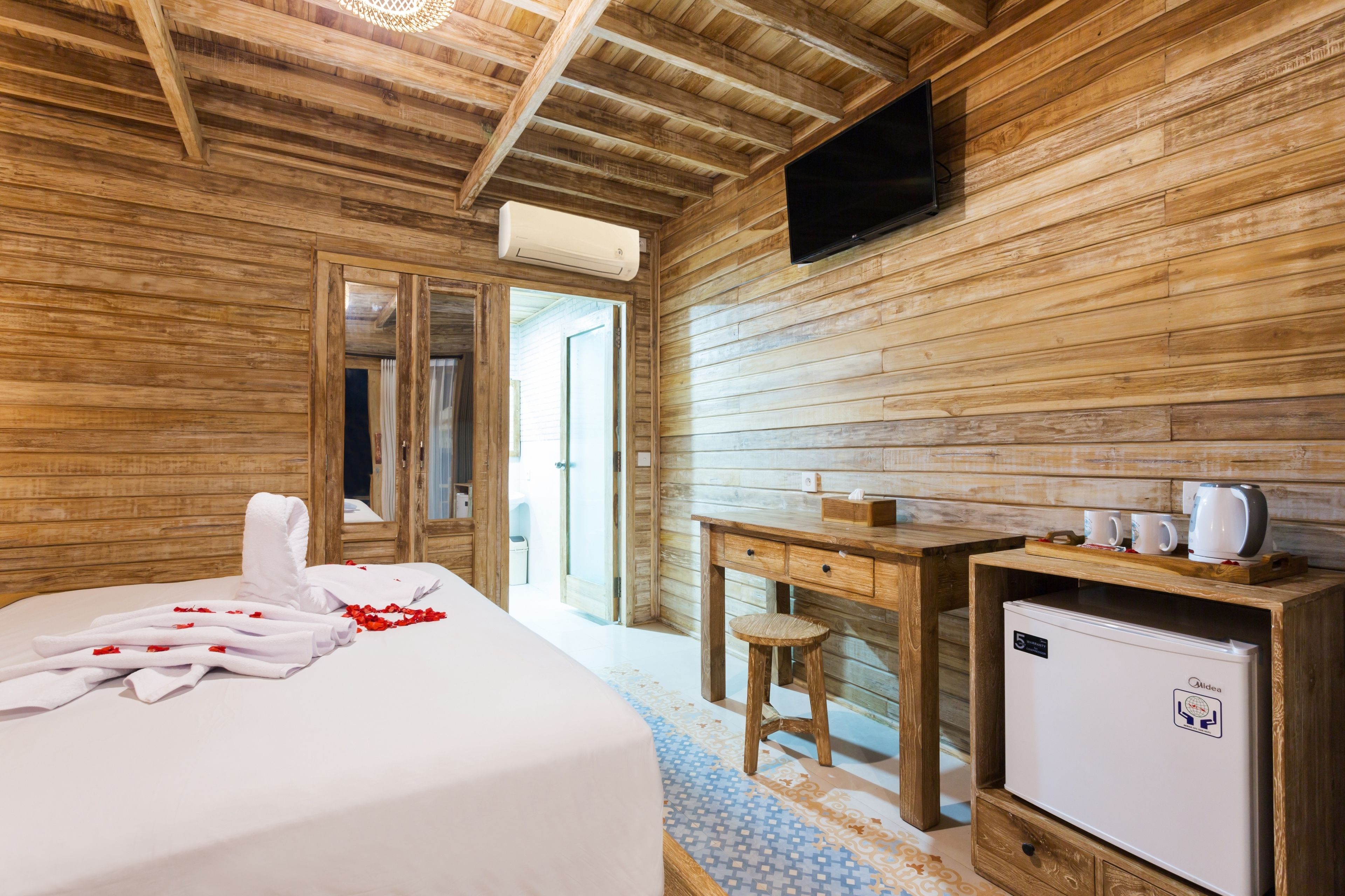 terrace room sea view | minibar, in-room safe, desk, blackout curtains