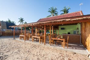 Tägliches kontinentales Frühstück (55000 IDR pro Person)