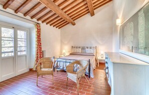 7 bedrooms, travel cot, free WiFi, bed sheets