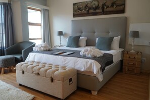 9 bedrooms, in-room safe, desk, soundproofing - Bay Lodge on the beach (Mossel Bay)