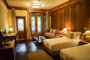 Deluxe Twin Room | Minibar, in-room safe, desk, blackout drapes - Songtsam Linka Lijiang (Lijiang)