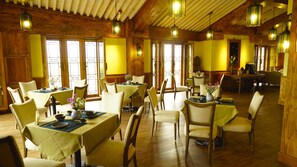 Breakfast, lunch and dinner served - Songtsam Linka Lijiang (Lijiang)