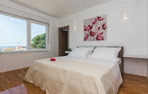 3 habitaciones, caja de seguridad en la habitación y cuna de viaje 