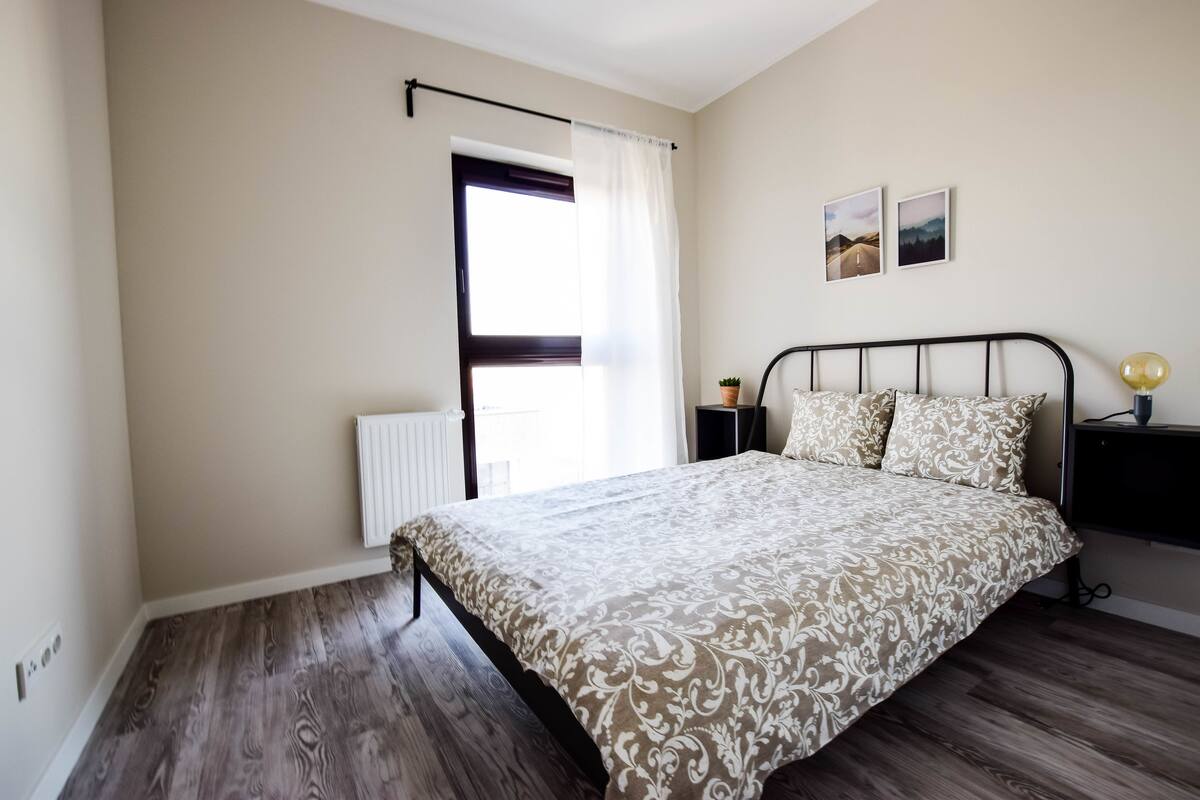 Apartamento City, vistas al río | Tabla de planchar con plancha, wifi gratis, ropa de cama