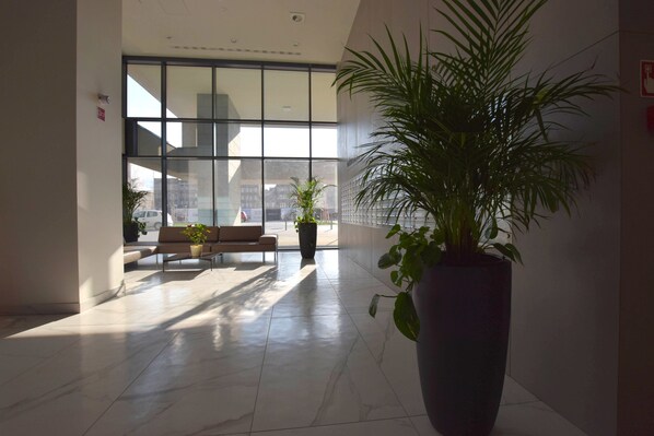 Lobby - MB2 - ul. Walońska 17 (Wroclaw)