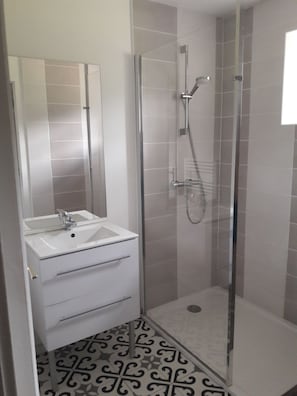 Douche, séchoir à cheveux