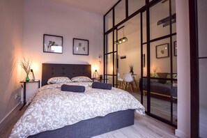 Departamento urbano | Tabla de planchar con plancha, wifi gratis y ropa de cama 