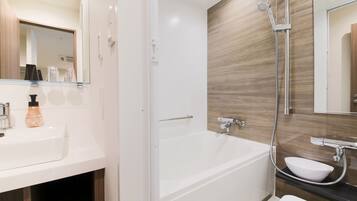 Standard Triple Room, Non Smoking | Bathroom | Combined shower/tub, free toiletries, hair dryer, slippers