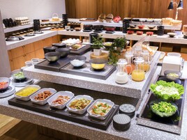 朝食 (ビュッフェ)、毎日提供 (有料)