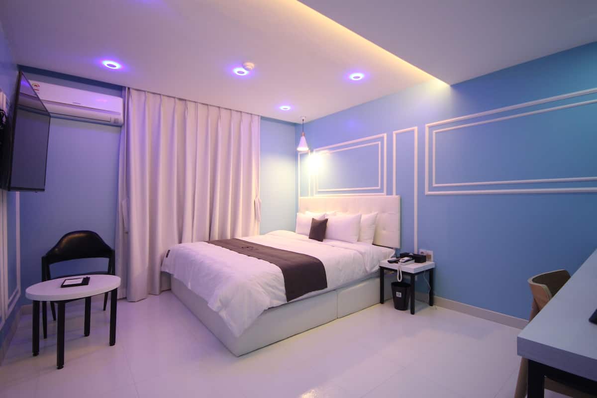 Standard Double Room | Free WiFi