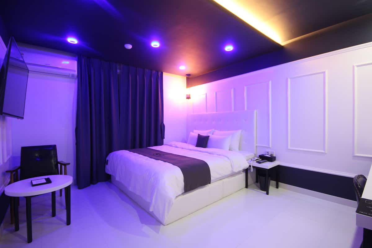 Premium Double Room | Free WiFi