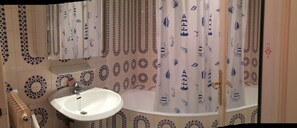 Duschwanne, Haartrockner, Toilettenpapier