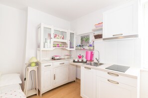 Studio (ST3) | Private kitchen | Fridge, microwave, stovetop, coffee/tea maker - Beautiful Rustical Apartment in Rovinj (Rovinj)