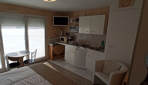 Panoramic-Studio, 1 Doppelbett | Individuell dekoriert, individuell eingerichtet, Bügeleisen/Bügelbrett