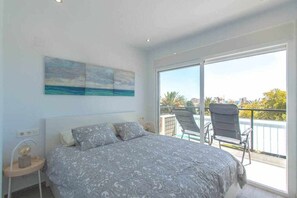 2 makuuhuonetta, silitysrauta/-lauta, vauvan matkasänky, Wi-Fi