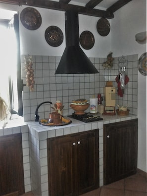 Apartment, 1 Schlafzimmer | Eigene Küche | Kühlschrank, Mikrowelle, Herdplatte, Wasserkocher mit Kaffee-/Teezubehör