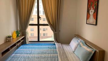 3 bedrooms, desk, iron/ironing board, free WiFi