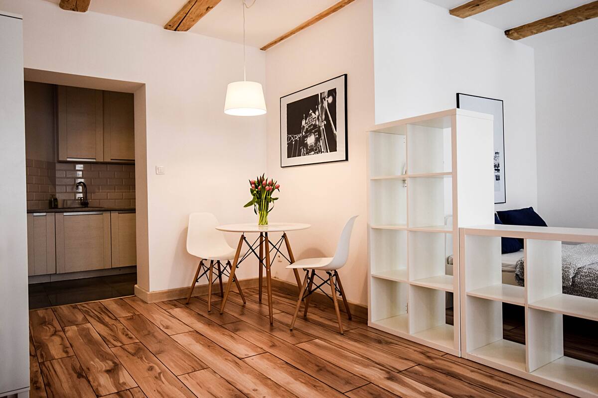 City Apartment | Iron/ironing board, WiFi (free), bed sheets