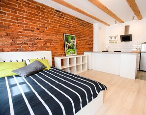 City Apartment, 1 Double Bed | Iron/ironing board, free WiFi, bed sheets - MB2 Uniwersytecka 11-12 (Wroclaw)