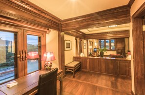 Family Room | In-room safe, desk, blackout curtains, free WiFi