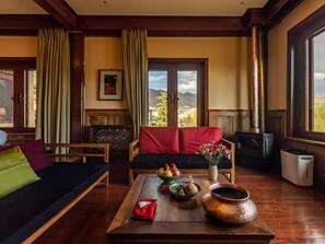 Deluxe Double Room | In-room safe, desk, blackout curtains, free WiFi - Songtsam Lodge Shangri-La (Deqin)