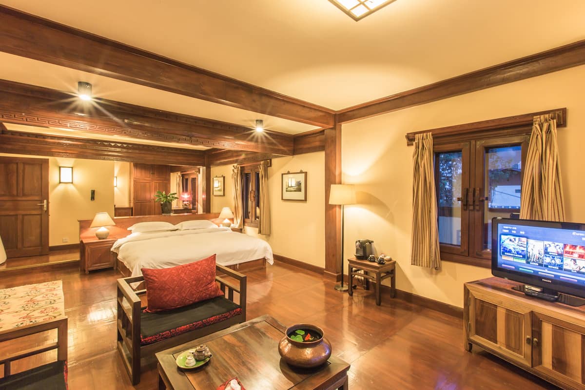 Family Room | In-room safe, desk, blackout drapes, free WiFi