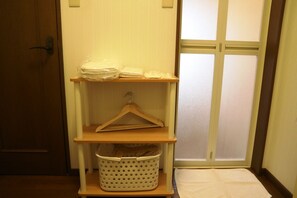 Separate tub and shower, deep soaking tub, free toiletries, hair dryer