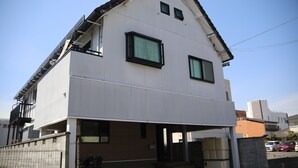 A two-story building with a flat roof and a covered entrance. - Stay Omihachiman Ekimae Inn (Omihachiman)