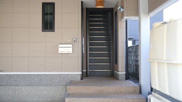A staircase leading to a door with a small window above it. - Stay Omihachiman Ekimae Inn (Omihachiman)