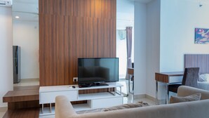 Business Studio Suite | Living room - Mansion One Premium Suites (George Town)