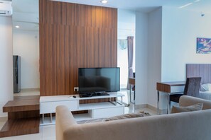 Suite Studio Affaires | Salle de séjour | Télévision LED