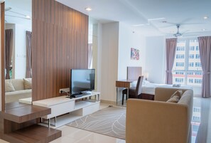 Business Studio Suite | Living area - Mansion One Premium Suites (George Town)