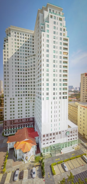 Exterior - Mansion One Premium Suites (George Town)