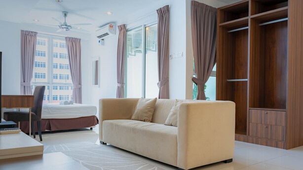 Business Studio Suite | Living room - Mansion One Premium Suites (George Town)