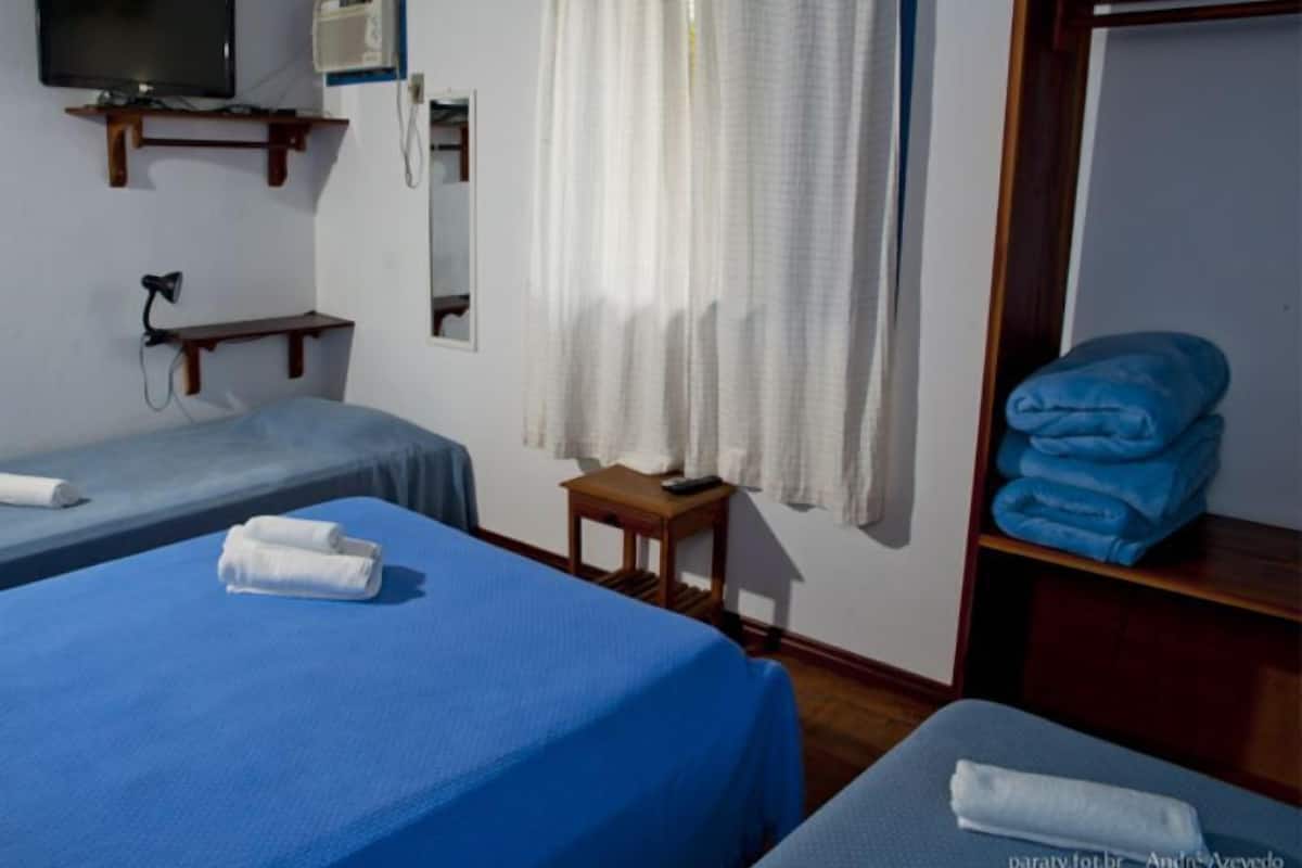Quadruple Room | Minibar, iron/ironing board, rollaway beds, free WiFi