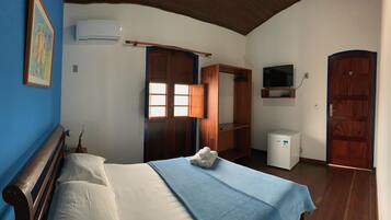 Minibar, tabla de planchar con plancha, camas extra y wifi gratis