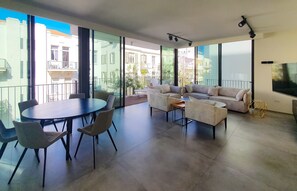 Apartemen (3 Bedrooms) | Bagian depan properti