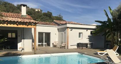 villa aux portes d'Ajaccio avec piscine chauffée au coeur de la nature