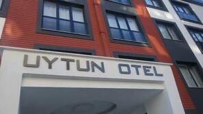 Front of property - Uytun Hotel (Edremit)