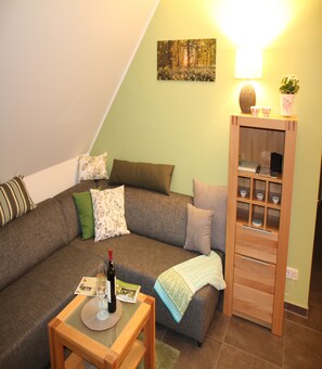 Apartment | Wohnbereich | LED-Fernseher, DVD-Player, Tischtennisplatte
