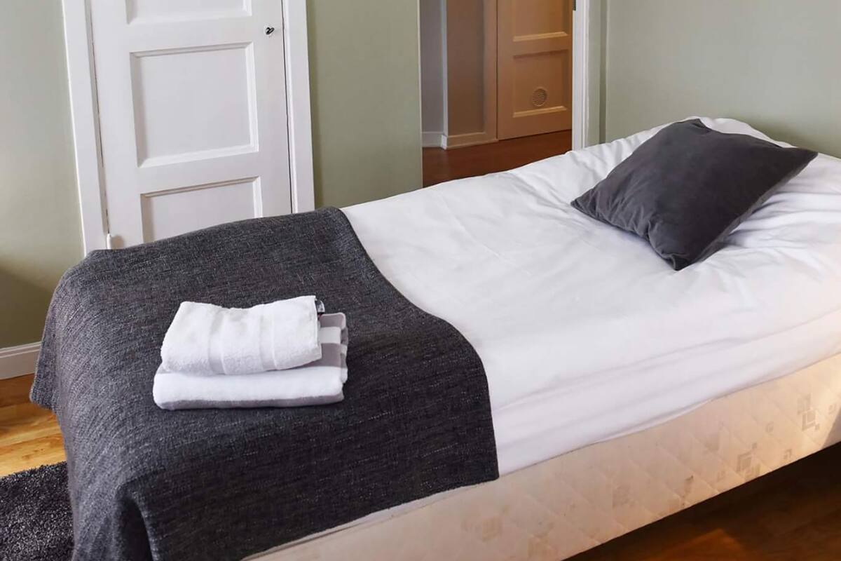 Chambre Simple | Rideaux occultants, fer et planche à repasser, lits bébé (en supplément)