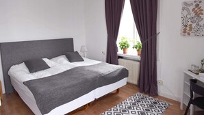 Kamar Twin | Tirai kedap cahaya dan setrika/meja setrika
