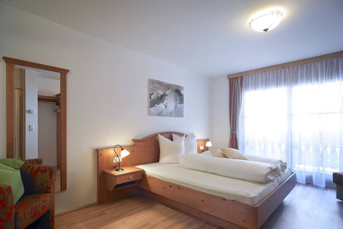 Apartment (Top 6) | In-room safe, soundproofing, free WiFi