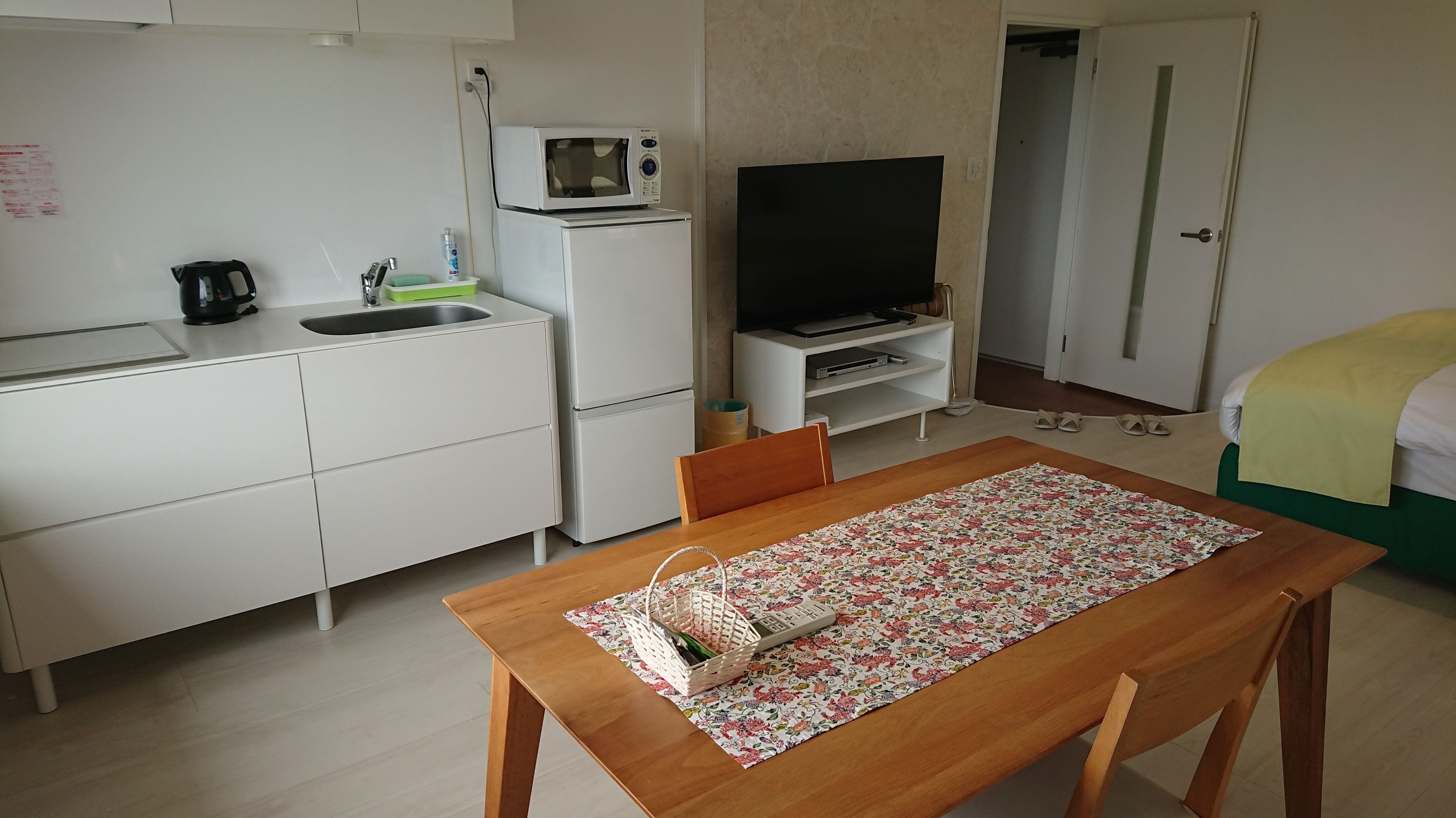 double room, ocean view | in-room dining