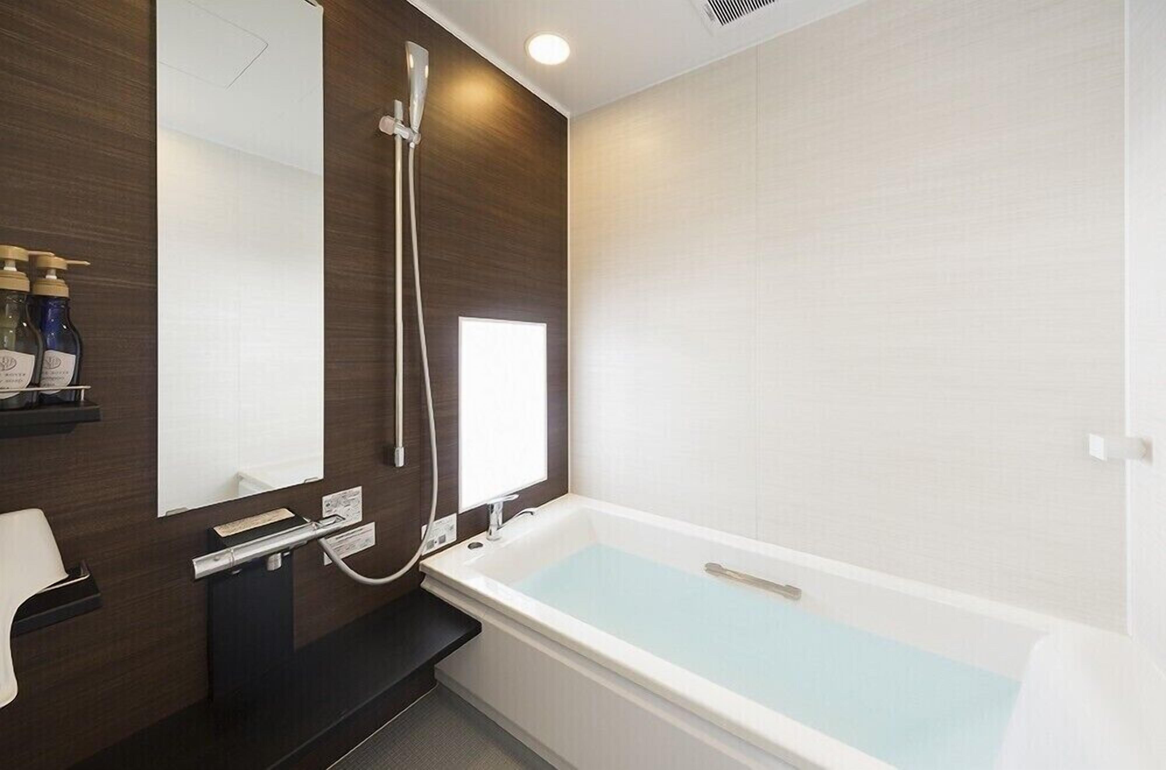 separate bathtub and shower, deep-soaking bathtub, free toiletries