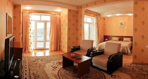 Luxury Room, 1 King Bed | Living area | LCD TV, Netflix, first-run movies, pay movies - AEF HOTEL (Baku)