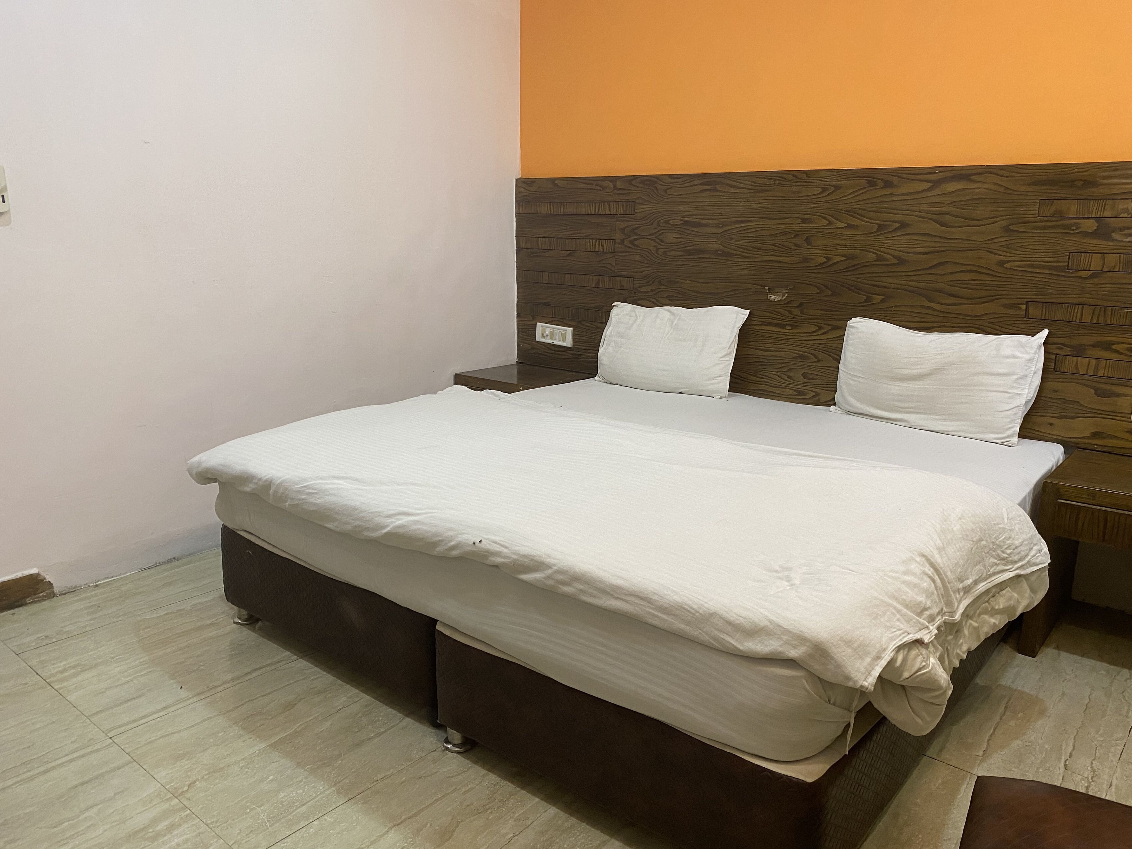 Foto - Hotel Ambience Just Near New Delhi Railway Station And Connaught Place