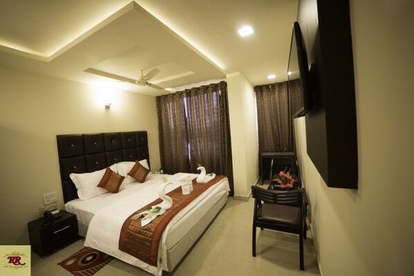Comfort Double Room, 1 Double Bed | Rollaway beds, free WiFi, bed sheets - Hotel Ambience (New Delhi)