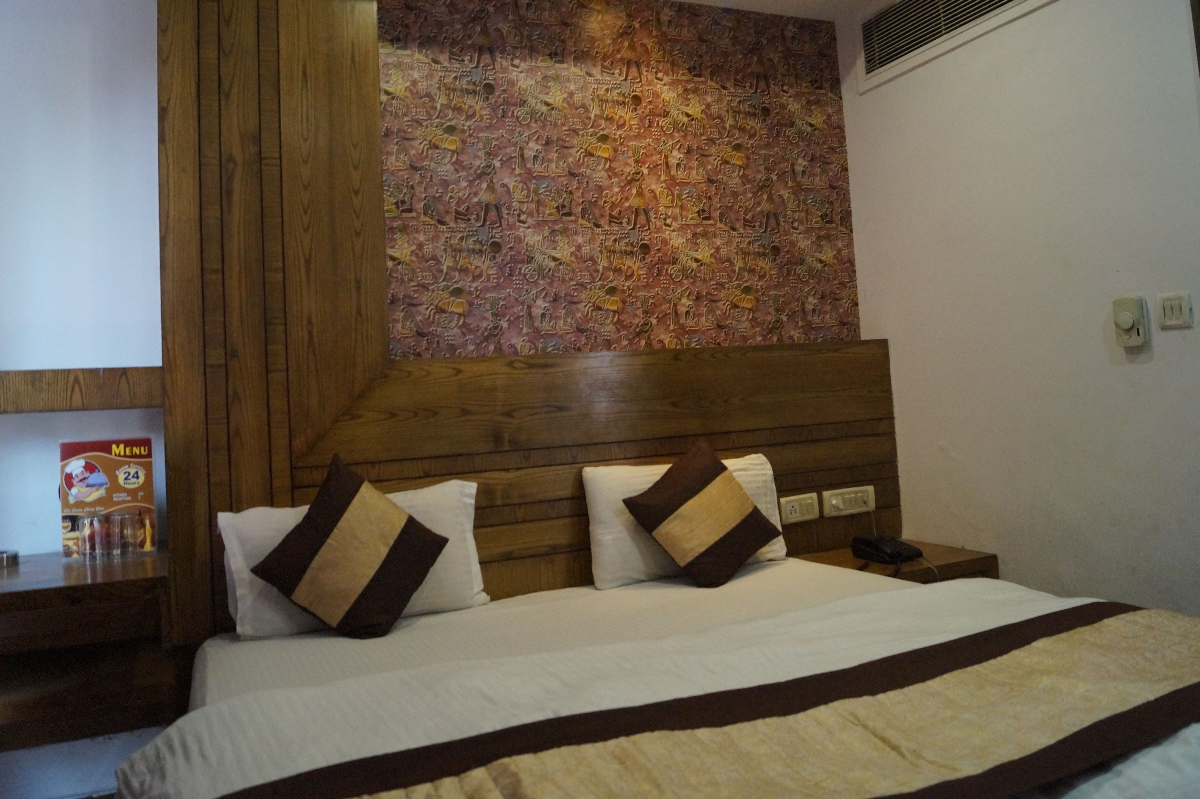 Foto - Hotel Ambience Just Near New Delhi Railway Station And Connaught Place