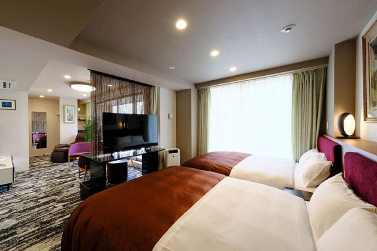 executive twin room | in-room safe, desk, blackout curtains, soundproofing